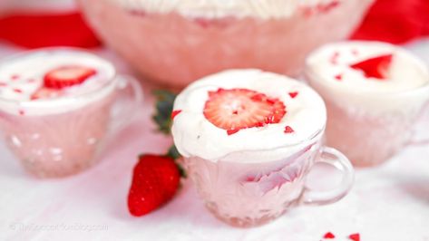 Cupid's Valentine Party Punch - The Soccer Mom Blog Valentine Day Punch, Valentines Day Punch Recipes, Valentine Punch Recipe, Valentine Punch, Strawberry Punch Recipes, Pink Punch Recipes, Girls Night Cocktails, Non Alcoholic Punch, Alcoholic Punch