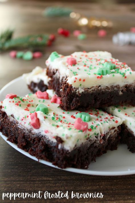 brownies with Peppermint frosting Brownies With Frosting, Peppermint Brownies Recipe, Ghirardelli Brownie Mix, Frosted Brownies, Peppermint Frosting, Peppermint Brownie, Fun Holiday Treats, Christmas Brownies, Brownie Frosting