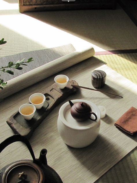 Not just a matter of exhibiting nice teaware... Asian Tea, Pu Erh, Chinese Tea Ceremony, Tea Culture, Japanese Tea Ceremony, Tea Art, Chinese Tea, Tea Rituals, Japanese Tea