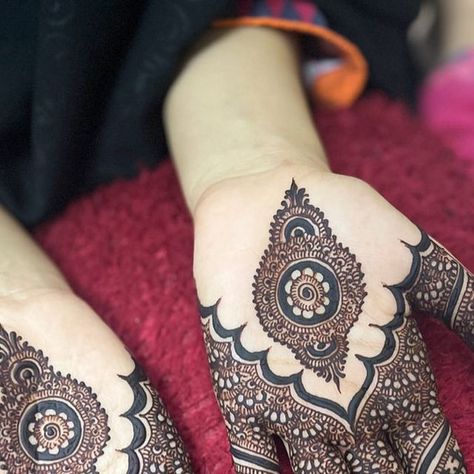 Mehndi Mandala, Baat Pakki, Hairstyles Model, Mehndi Brides, Latest Mehndi, Mehndi Artist, Latest Mehndi Designs, Instagram Inspiration, Model Photography