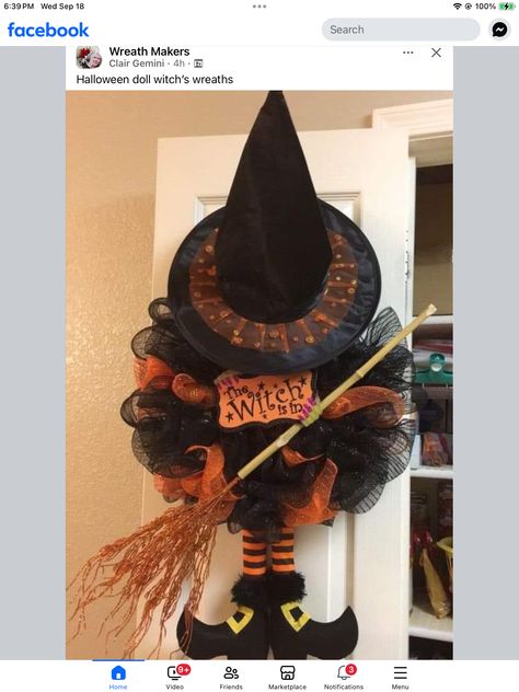 Witch Hat Wreath Form Ideas, Witches Wreath, Halloween Wreath Ideas, Halloween Felt Crafts, Ghost Wreath, Glass Spider, Spooky October, Halloween Witch Wreath, Idea For Halloween