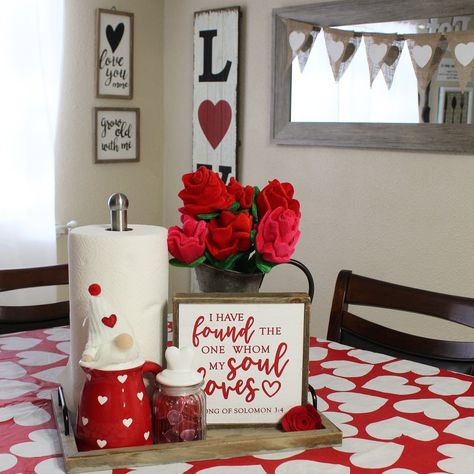 Valentine Kitchen Decor Ideas, Valentines Day Living Room Decor, Valentine Kitchen Decor, 4th Desserts, Black Mantle Fireplace, Month Decorations, February Decor, Aesthetic Valentines Day, Valentines Day Aesthetic