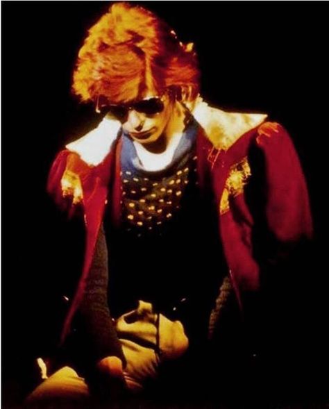 ⚡️✨When you rock 'n' roll with me No one else I'd rather be🎶👑💗✨⚡️ #davidbowie #davidrobertjones #aladdinsane #starman #spaceboy #themanwhosoldtheworld #themanwhofelltoearth #thinwhiteduke #majortom #halloweenjack #ziggystardust #bowie #1970s David Bowie Diamond Dogs, Ziggy Played Guitar, Lady Stardust, Diamond Dogs, Goblin King, Major Tom, Ziggy Stardust, I'm With The Band, Halloween Jack