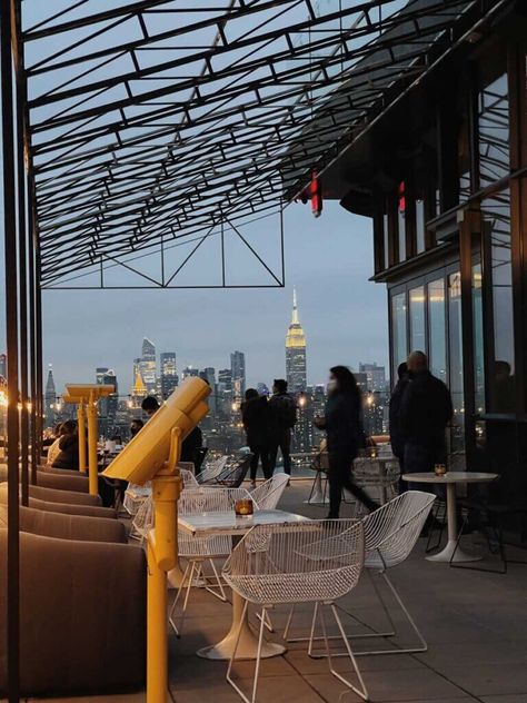 Best Williamsburg Rooftop Bars & Bars With AWESOME Views - Your Brooklyn Guide Williamsburg Brooklyn Restaurants, Williamsburg Nyc, Rooftop Restaurants Nyc, Williamsburg New York, Brooklyn Guide, Rooftop Bars Los Angeles, Rooftop Bars Nyc, New York Bar, Williamsburg Brooklyn