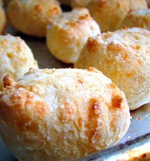 Tapioca starch is a great alternative to all-purpose flour, especially for those with wheat or gluten allergies. Try it in this recipe. Recipes With Tapioca, Parmesan Rolls, Parmesan Bread, Bread Gluten Free, Bread Alternatives, Gluten Allergy, Gluten Free Breads, Gf Baking, Gf Bread