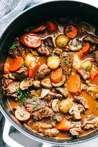 French Beef Stew, Beef Bourguignon Recipe, Cooking Beef, Carne Guisada, Pasta Fagioli, The Recipe Critic, Recipe Critic, Slow Cooker Beef Stew, Beef Bourguignon