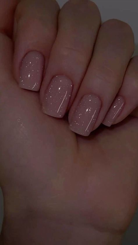 Acrylic Sparkly Nails, Elegant Touch Nails, Natural Nails Manicure, Kutek Disney, Hello Nails, Glittery Nails, Subtle Nails, Simple Gel Nails, Short Acrylic Nails Designs