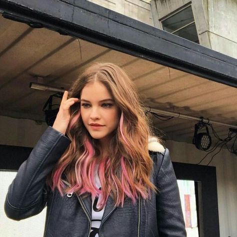 New Trendy Hairstyles, Hair Dyed Underneath, Palvin Barbara, Hair Color Underneath, Hair Color Streaks, Hair Streaks, Hair Color Pastel, Hairstyle Tutorial, Dye My Hair