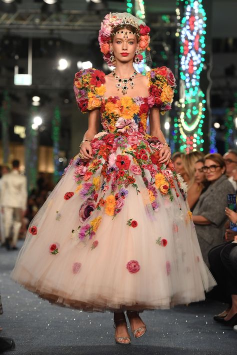 Dolce & Gabbana- HarpersBAZAARUK Flower Gown, Unusual Dresses, Dress Runway, Moda Floral, Ellie Saab, Runway Dresses, Floral Fashion, Flower Dress, Flower Fashion