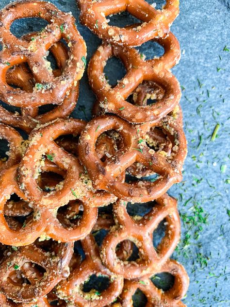 Easy Ranch Pretzels, Seasoned Pretzels Ranch Dill, Fiesta Ranch Pretzels, Pretzel Ranch Mix Recipe, Pretzel Seasoning Recipes Ranch, Spicy Pretzels Ranch Lemon Pepper, Hidden Valley Ranch Pretzels Recipes, Spiced Pretzels Ranch, Savory Pretzels Recipe