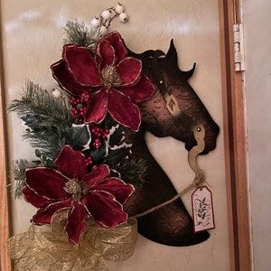 Wooden Horse Head, Western Christmas Decorations, Horse Head Wreath, Horse Wreaths, Head Wall Decor, Wood Horse, Horse Christmas, Christmas Horses, Swag Wreath