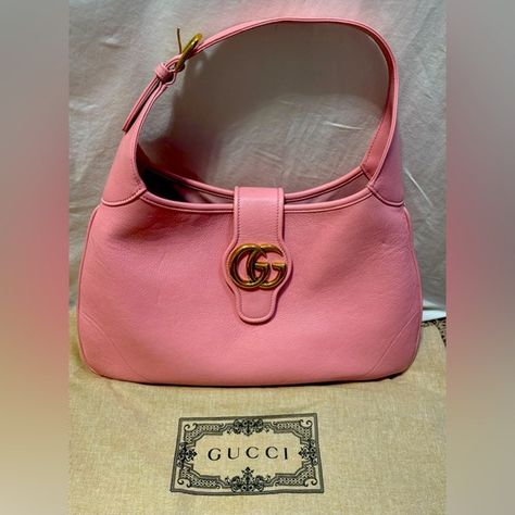 Gucci Aphrodite shoulder bag in pink. Medium bag Gucci Aphrodite Small Shoulder Bag, Gucci Pink Shoulder Bag With Detachable Handle, Luxury Pink Gucci Bag, Pink Luxury Gucci Shoulder Bag, Luxury Pink Gucci Shoulder Bag, Medium Bag, Bags Gucci, Gucci Handbags, Gucci Bags