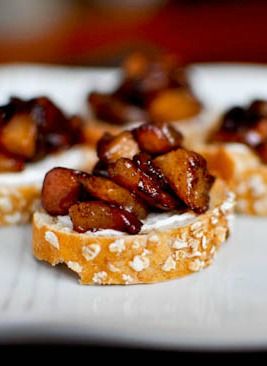 Roasted Cinnamon Pear Bruschetta | How Sweet It Is Pear Bruschetta, Bruschetta Mozzarella, Sweet Appetizer, Presentation Food, Gluten Free Puff Pastry, Canapes Recipes, Plating Food, Roasted Pear, Holiday Appetizers Easy