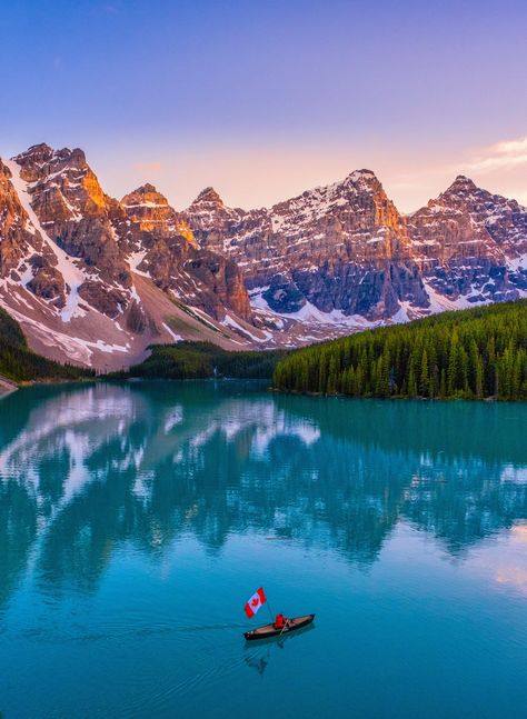 The lakes in Banff are famed around the world for their natural beauty. That is an impressive feat in Canada, the country with the largest amount of fresh water and the most lakes in the world. Banff National Park has no shortage of pristine wilderness and natural beauty which includes its resplendent lakes. You are ... Read more20 Best Banff Lakes You Have To Visit Moraine Lake Lodge, Moraine Lake Canada, Lake Pics, Banff Canada, Parks Canada, Moraine Lake, Lake Lodge, Park Pictures, Visit Canada