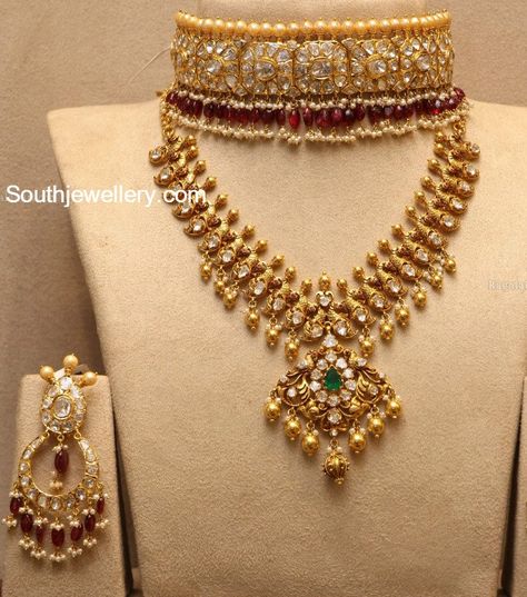 Diamond Choker Set, Saree Function, Jadau Jewellery, Gold Jewels Design, Saree Bollywood, Bridal Jewelery, Gold Jewelry Simple Necklace, Jewelry Set Design, Gold Necklace Indian Bridal Jewelry