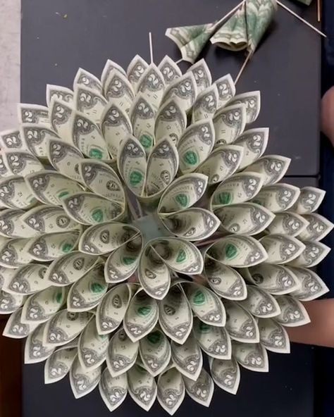 Money Flowers, Money Bouquet, White Ink Tattoo, Creative Money Gifts, Shelves Diy, Money Origami, Figure Photography, Money Trees, Diy Home Decor Easy