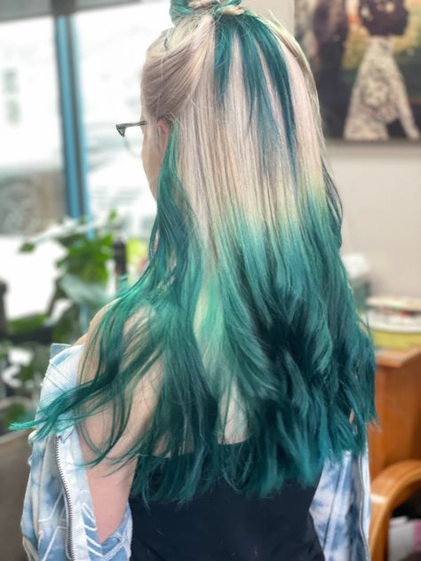 Emerald Green And Blonde Hair, Emerald Green Hair, Rave Hair, Hair Color Unique, Teal Hair, Fabulous Hair, Mixed Hair, Pretty Hair Color, Platinum Blonde Hair