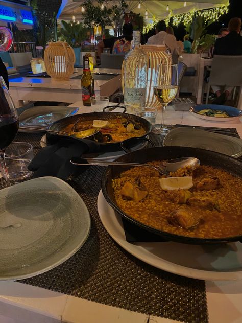 Paella night 🥘❤️✨ #paella #aesthetic #food #girlsnightout #girlboss #seafood #sea #restaurant #viralpost #tropicalvibes #vibes #summer #style Paella Aesthetic, Sea Restaurant, Seafood Paella, Tropical Vibes, Girls Night Out, Aesthetic Food, Paella, Summer Style, Healthy Life