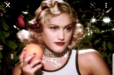 Iconic Music Videos, Dont Speak, Gwen Stefani No Doubt, 90s Makeup Look, Photography Business Marketing, Y2k Icons, Bottle Blonde, 90s Makeup, No Doubt