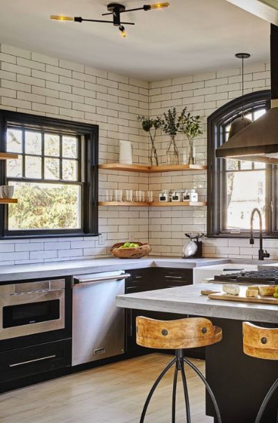 43 Industrial Rustic Kitchen Ideas - Sebring Design Build Kitchens With Concrete Countertops, Estilo Industrial Chic, Dapur Rustic, Industrial Decor Kitchen, Replacing Kitchen Countertops, Kitchen Peninsula, Industrial Kitchen Design, Kitchen New York, Concrete Countertops Kitchen