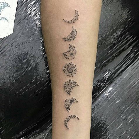 List Tattoo, Istanbul Tattoo, Moon Phases Tattoo, Tattoo Moon, Tattoos Infinity, Inspiration Tattoos, Best Tattoos, Floral Moon, Tattoo Trends