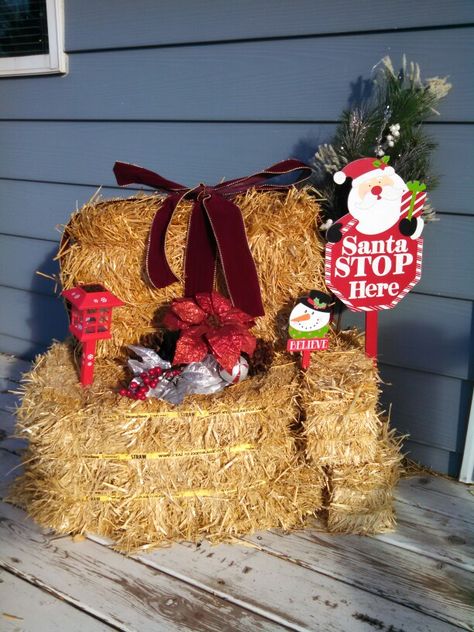 Reusing straw bales from fall outdoor decor for Christmas Christmas Decorations With Hay Bales, Hay Christmas Decor, Square Hay Bale Christmas Decor, Hay Bale Christmas Decor, Hay Bale Christmas Tree, Christmas Hay Bale Decor, Christmas Hay Bales, Swimming Pond Ideas, Christmas Oklahoma