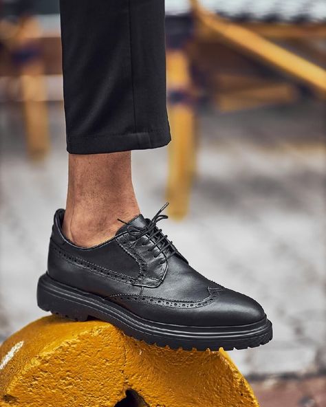 Embrace timeless elegance with the Black Brogue Derby shoes. These derbys redefine classic style with unapologetic flair and impeccable taste. They're a must-have for the modern gentleman. Priced at 265 USD with free shipping, Elevate your wardrobe now! #shoes #fashion #mensweardaily #brogueshoes #menwithclass #styleinspo Detailed Shoes, Black Brogues, San Gregorio, Loafer Sneakers, Formal Suits, Eva Sole, Shoes With Jeans, Derby Shoes, Suits Coats