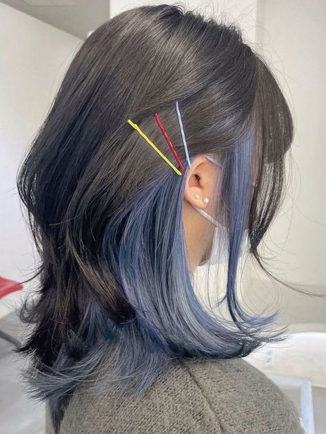 Hair Dye Ideas Two Tone, Ash Blue Peekaboo Hair, Korean Two Tone Hair Color, Korean Underdye Hair, Tone Hair Color, Fun Underneath Hair Color, Ideas For Hair Dye, Secret Hair Dye, Colored Hair Peekaboo