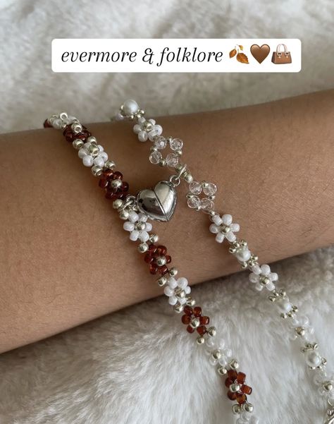 From tiktok💕 Friendship Bracelets Aesthetic, Frendship Bracelets, Bracelets Aesthetic, Diy Jewelry Making Tutorials, Friendship Bracelets Designs, From Tiktok, Beaded Necklace Diy, Diy Bracelet Designs, Beads Bracelet Design