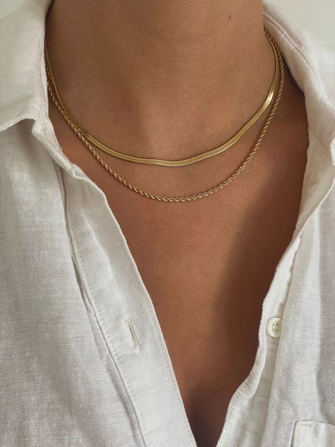 Cold Necklace, Flat Gold Necklace, Gold Layered Necklace, Stackable Necklaces, Pretty Jewelry Necklaces, Double Necklace, Layered Chain Necklace, Herringbone Chain, Stacked Necklaces