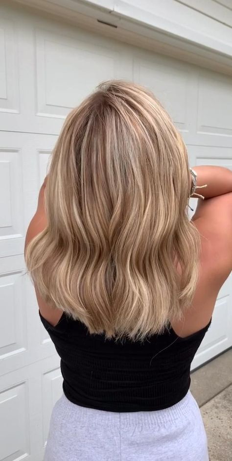 Highlights On Short Blonde Hair, Natural Short Blonde Hair, Honey Blonde Balayage Short Hair, Short Warm Blonde Hair, Short Golden Blonde Hair, Short Blonde Highlights, Highlight Lowlight Blonde, Butterscotch Hair, Short Hair Long Bangs