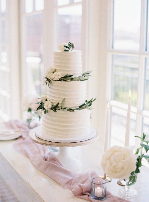 Wedding Cake Olive, Vegan Wedding Cake, Vegan Wedding, Floral Wedding Cakes, Cake Photography, Simple Wedding Cake, Cool Wedding Cakes, White Wedding Cake, Elegant Wedding Cakes