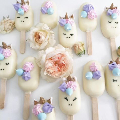 Unicorn Cakesicles, Cakesicles Ideas, Sunday Sweets, Ice Cream Cake Pops, Unicorn Treats, Fantasy Party, Unicorn Themed Birthday Party, Unicorn Foods, Unicorn Cake