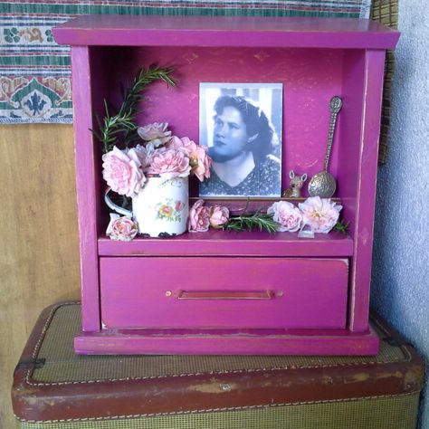 Memorial Altar, Places In The Community, Personal Altar, Mexican Traditions, Home Altar, Paradise Found, Losing Someone, Hacks Diy, Samhain