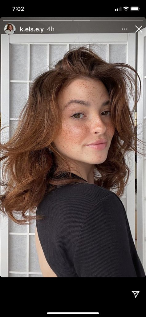 Kelsey Simone, Hair Job, Women With Freckles, Reddish Brown Hair, Beautiful Freckles, Spring Hair Color, Honey Hair, Girl Haircuts, Short Natural Hair Styles