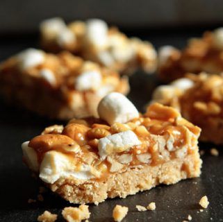 Cashew Caramel Bars Cashew Bars, Caramel Cashew, Marshmallow Bars, Pumpkin Oatmeal Cookies, Shortbread Bars, I Am Baker, Eat Dessert, Holiday Desserts, Sweets Treats