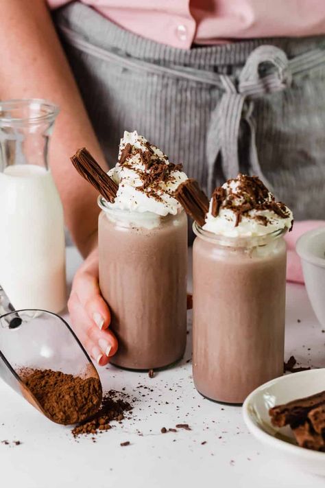 Brownie Milkshake Recipes, Ice Cream Milkshake Recipe, Brownie Bits, Brownie Milkshake, Yummy Milkshake Recipes, Milkshake Flavours, Serving Glasses, Brownies Recipe Homemade, How To Make Brownies