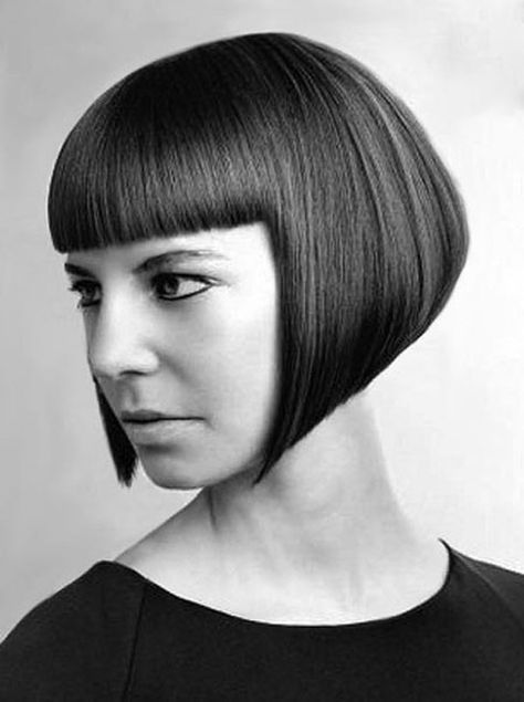 A sharp look with a longer front and much shorter in the back. Plus a full bangs above the eyebrow to complete the look. Short Black Bob, Model Haircut, Womens Bob Hairstyles, Short Bob Cut, Lob With Bangs, Asymmetrical Bob Haircuts, Medium Bob Haircut, Angled Bob Hairstyles, Black Bob