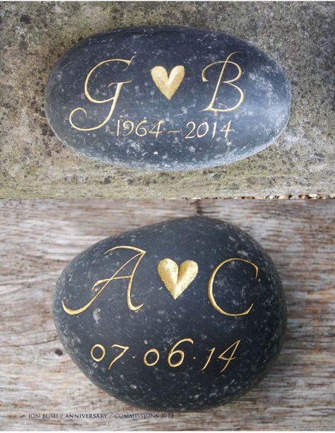 Painted Rocks For Wedding Favors, Anniversary Rock Painting Ideas, Anniversary Painted Rocks, Wedding Painted Rocks Ideas, Guldbryllup Ideas, Wedding Rocks, Blended Wedding, Happy 40th Anniversary, Dremel Crafts