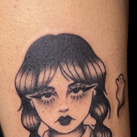 𝕰𝖑𝖑𝖊𝖓 𝕸𝖊𝖑𝖑𝖔𝖓 on Instagram: "Wednesday Addams 🖤" Wednesday Addams Traditional Tattoo, Ellen Mellon Tattoo, Wednesday Tattoo Design, Wednesday Addams Tattoo Ideas, Wednesday Tattoo, Addams Family Tattoo, Wednesday Addams Tattoo, Clown Girl, Girly Tattoos