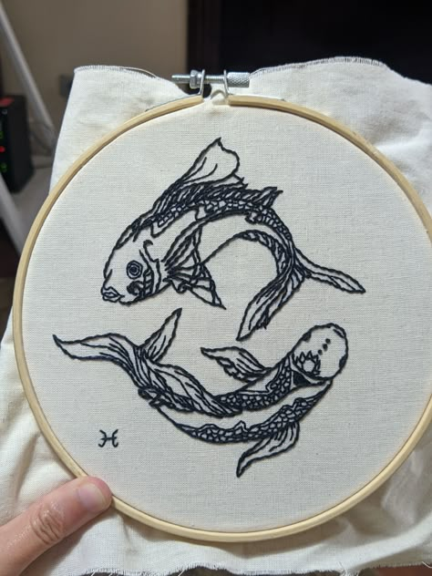 Black Line Embroidery, Embroidery Inspiration Aesthetic, Pisces Embroidery, Stuft Animals, Embroidery Names, Zodiac Embroidery, Birthday Embroidery, Embroider Ideas, Textile Art Embroidery