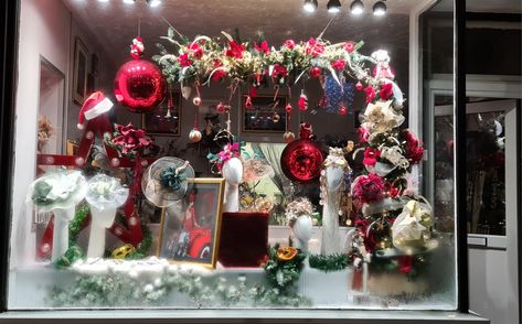 Traditional colours Christmas Window Display, Christmas Window, Christmas Display, Shop Window, Window Display, Christmas