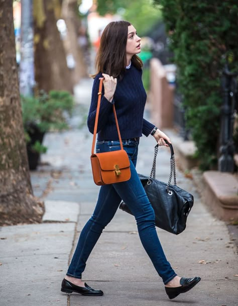 アン・ハサウェイ Anne Hathaway Intern Outfit, The Intern Movie Outfits, Anne Hathaway The Intern Outfits, Anne Hathaway Casual Outfits, Anne Hathaway Style Outfits, Movie Dates Outfit, The Intern Outfits, Anne Hathaway Style Casual, Anne Hathaway The Intern