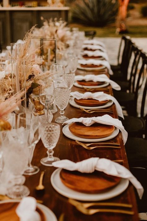 Looking for earthy wedding colours with some serious impact? The intense orange brown of iron oxide is used to stunning effect in these boho wedding ideas! In contrast to the rich rust tones, white is #christmasdecor #xmasideas #christmasideas Terracotta Plate Setting Wedding, Wood Plates Wedding, Terracotta Wedding Place Setting, Acre Baja Wedding, Wedding Plates Ideas, Terracotta Wedding Table Settings, Fall Wedding Place Settings, Place Settings Wedding, Wedding Plate Setting