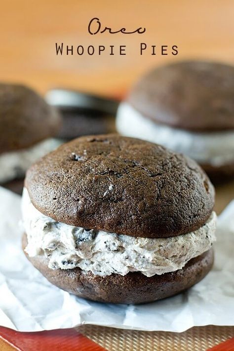 Oreo Cream Filling, Cakey Cookies, Whoopie Pies Recipe, Whoopi Pies, Oreo Treats, Oreo Filling, Whoopie Pie Recipe, Chocolate Whoopie Pies, Cookies Stuffed