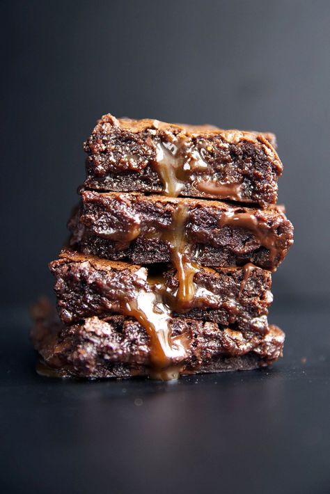 Chocolate Caramel Brownies, Broma Bakery, Salted Caramel Brownies, Caramel Desserts, Homemade Caramel Sauce, Caramel Brownies, Caramel Recipes, Homemade Caramel, Brownie Bar