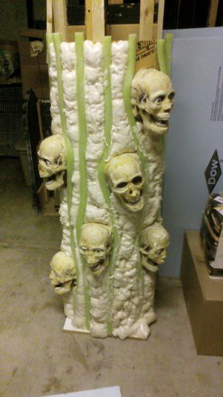 instructables.com, DIY haunted tree: the start of DIY epicness... Halloween Haunted House Ideas, Entrada Halloween, Haunted House Ideas, Soul Tree, Haunted Tree, Halloween Outside, Casa Halloween, Halloween Props Diy, Halloween Haunted House