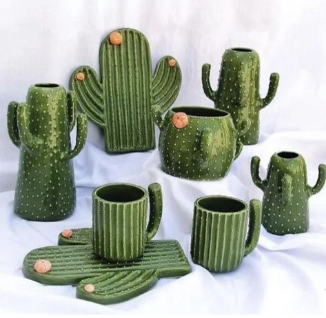 Cactus Ceramic, Ranch House Decor, Pretty Mugs, Clay Diy Projects, Keramik Design, Cactus Decor, Cactus Design, Coffee Shop Decor, Ceramics Projects