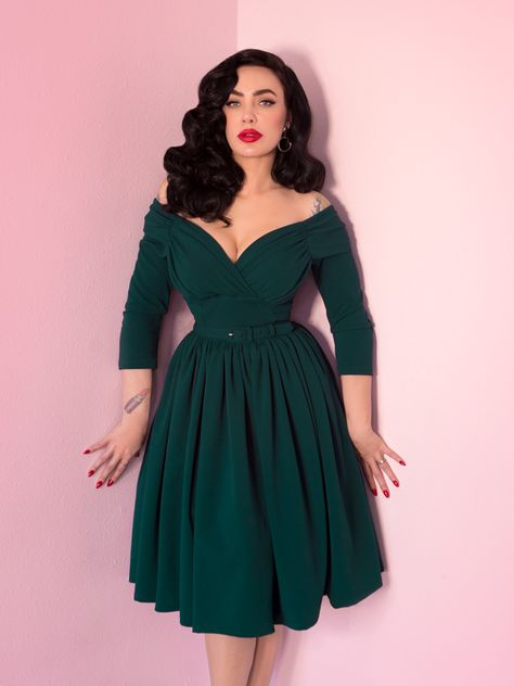 Starlet Swing Dress in Hunter Green - Vixen by Micheline Pitt Rockabilly Mode, Micheline Pitt, Retro Fashion Outfits, Retro Style Dress, Pin Up Outfits, Green Dresses, Rock Chic, Rockabilly Fashion, Curvy Dress