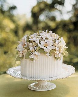 Cake With Flowers, Gateaux Cake, Little Cakes, Take The Cake, Small Cake, Gorgeous Cakes, Floral Cake, White Cake, Fancy Cakes